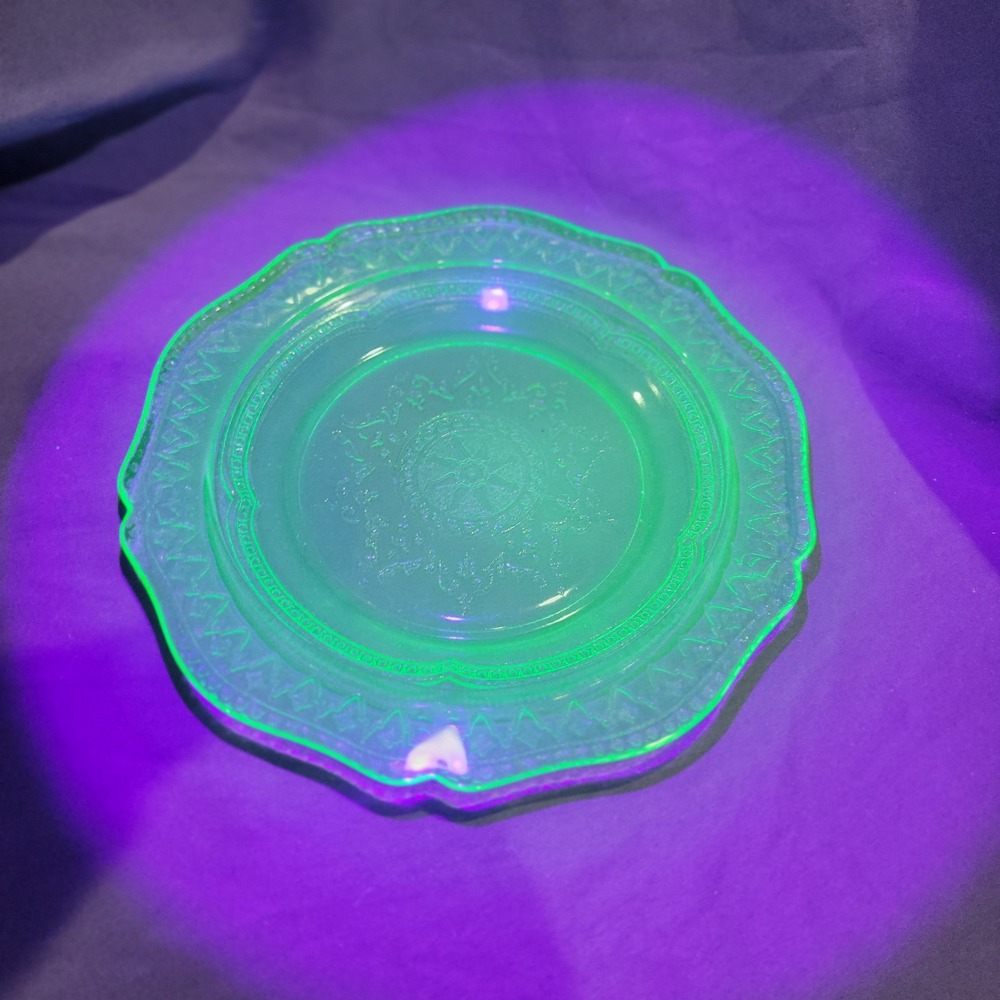 Vintage Vaseline Uranium Jeanette Tribal  Footed Cake Dessert Plate